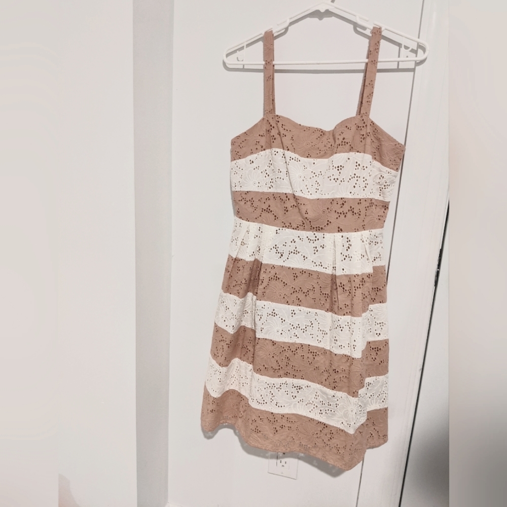 NWT Ann Taylor Loft Beige and Cream Eyelet Dress Size 4